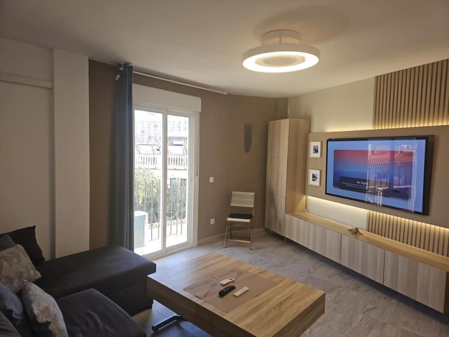 Appartamento Symphony Sunrise, With Stunning Sea Views And Short Walk To The By Namaste Elite *