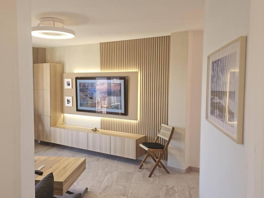 Appartamento Symphony Sunrise, With Stunning Sea Views And Short Walk To The By Namaste Elite *